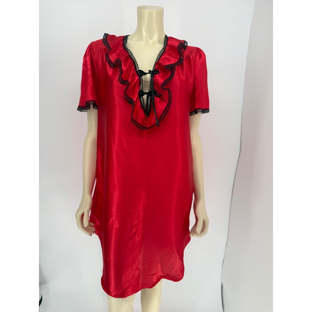Vintage Queen's Quiet Moments Red Satin Nightgown Black Lace Chemise M‎